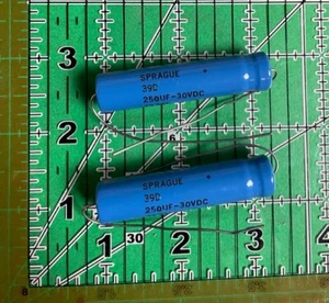 Condensadores electrolíticos con plomo 39D257G030EL6 Sprague 250uf 30v axial - Imagen 1 de 3