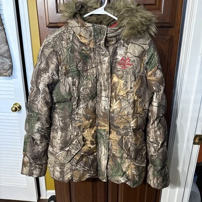 Jaqueta acolchoada de pele sintética com capuz Realtree tamanho médio camuflagem lã - Imagem 1 de 4