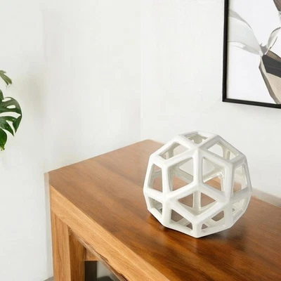 Escultura de mesa orbe decorativa de cerámica blanca de 7" Foto 1 de 4
