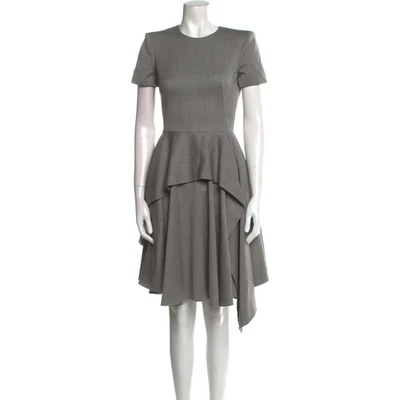 Nuevo con etiquetas Vestido Alexander McQueen Gris Mezcla Lana Asimétrico Volantes Hecho en Italia 42 Foto 1 de 4