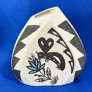 Acoma NM pottery white slip cast mold vase hand painted by Sophia S 13 years old - Imagen 1 de 9