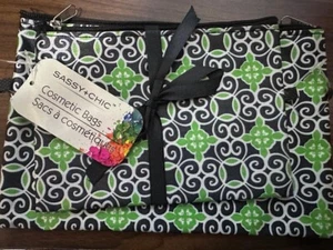 Neu 2tlg Sassy & Chic Kosmetiktaschen Geometrischer Druck Reißverschluss Schwarz Grün Weiß - Bild 1 von 3