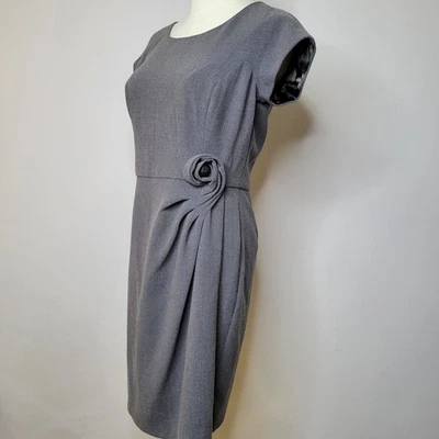 Jones New York Sheath Dress Womens  6 P Gray Knee Length Floral Pleat Sleeveless - Image 1 of 4
