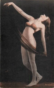 RISQUE SEXY SEMI-NUDE BRUNETTE PIN-UP POSTKARTE - Bild 1 von 2