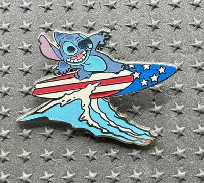Prendedor Disney 2008 Stitch Surfing On a Patriotic, tabla de surf temática bandera americana Foto 1 de 2