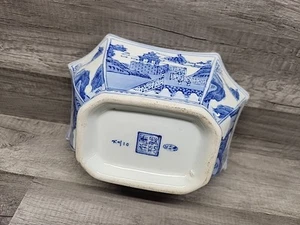 Tazón de gres chino de 8 lados pagoda azul marca China 9"x7” azul y blanco - Imagen 1 de 9
