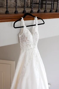 wedding dress size 8 pre owned. Beaded Vail Included - Picture 1 of 8