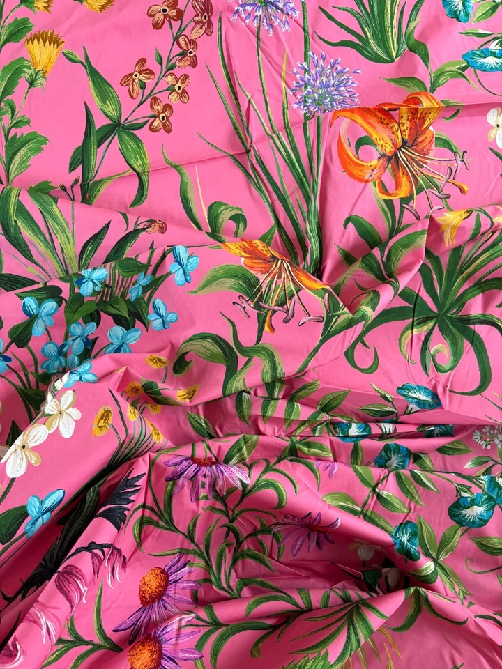 Tela Oscar de La Renta Deadstock Floral Rosa Algodón Popelina 4.5 Yardas Foto 1 de 4