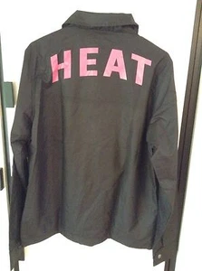 NUEVO Miami Heat NBA Damas Negro Baloncesto Lluvia Chaqueta Suéter ROSA Lg Wade - Imagen 1 de 9