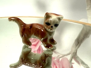 Vintage Figurine Cat Kitten Playing Porcelain Ornament Small Beige - Picture 1 of 7