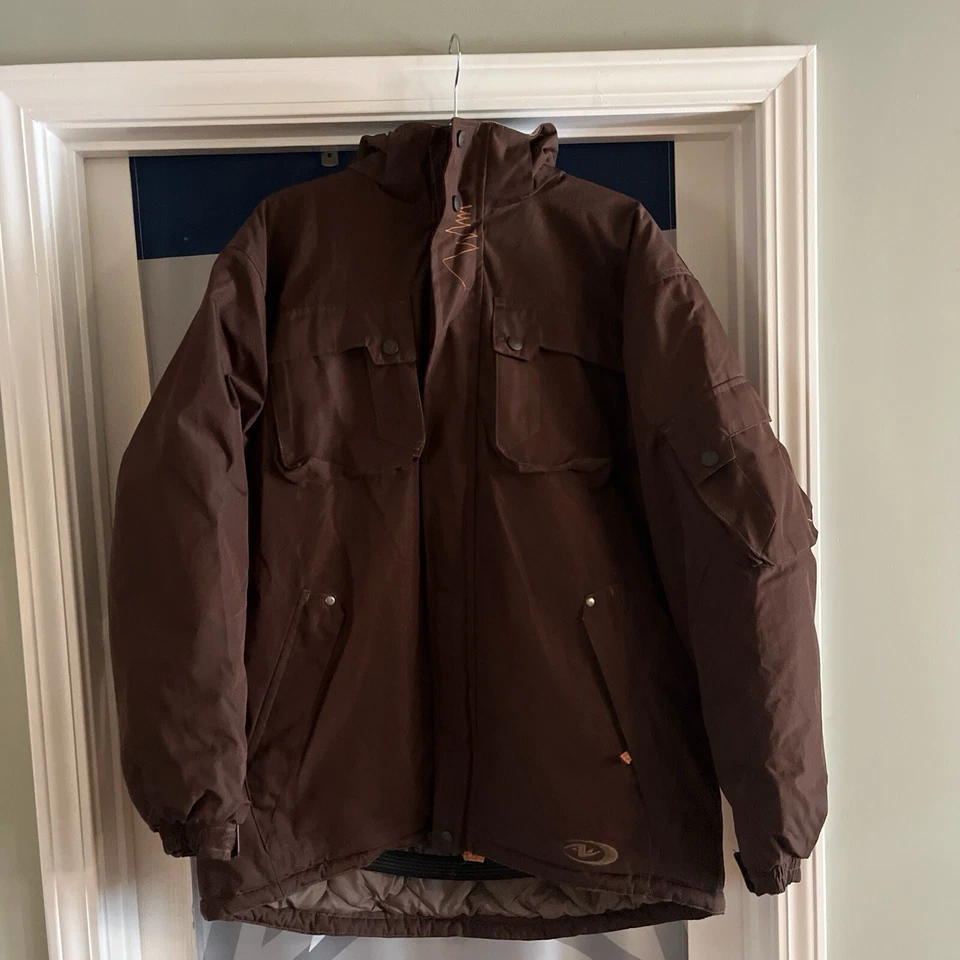 Chaqueta de invierno Heavy Weight Athletic Works. La cremallera funciona pero es difícil. Foto 1 de 4