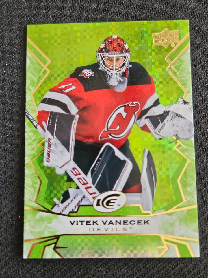 2022-23 Upper Deck Ice VITEK VANECEK #38 Green Parallel - Image 1 of 1