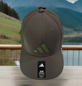 Adidas Men's Gameday 4 Stretch Fit Hat S/M Olive Green Ventilated Aeroready NWT - Picture 1 of 8