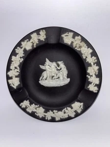 Wedgwood Cream On Black Jasperware 4 1/4" 3-Slot Ashtray - Picture 1 of 4
