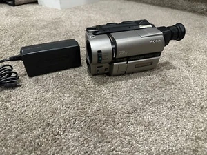 Sony Handycam CCD-TRV65 Camcorder Hi8 8mm KOMPLETT GETESTET Nachtaufnahme KÖPFE GEREINIGT! - Bild 1 von 6