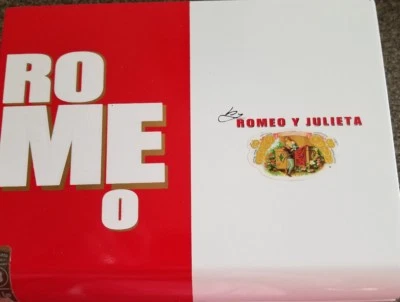 Romeo Y Julieta ~ Empty Wooden Box ~ Storage Box ~ 9.5" x 7.5" x 2" - Image 1 of 4