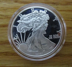 SMI Sunshine Mint Walking Liberty One Troy Ounce .999 Fine Silver Round - Picture 1 of 2