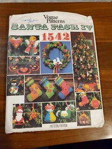 Vintage Christmas Pattern Vogue 1542 Wreath Ornaments Stocking Tree Skirt FF  - Picture 1 of 2