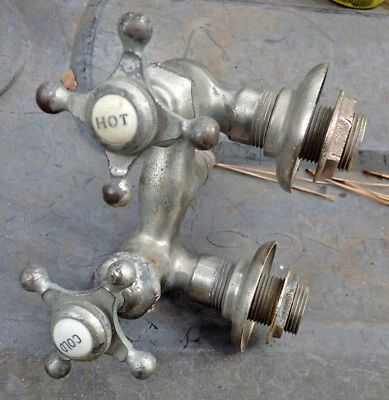 ¿Grúa? ¿Estándar? Grifo de bañera de latón níquel asas frías calientes botón de porcelana Foto 1 de 4