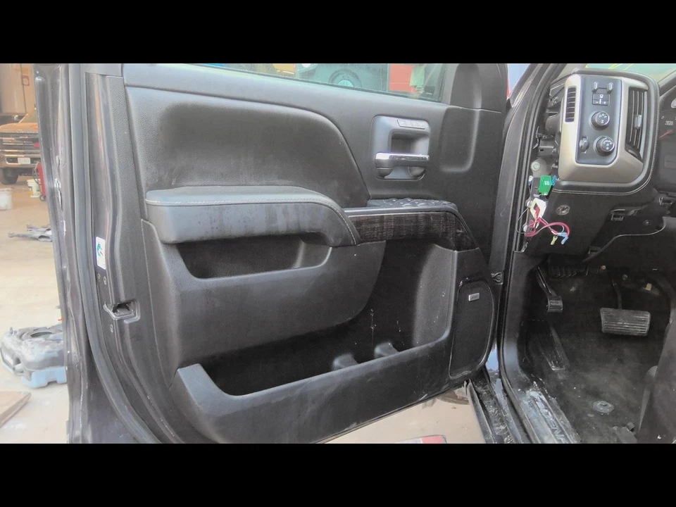 Used Front Left Door Interior Trim Panel fits: 2016 Gmc Sierra denali 2500  Grad - Изображение 1 из 4