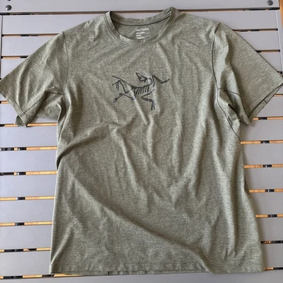 Arc’teryx Outdoor T-Shirt Retro Hype Size Medium Green - Image 1 of 4