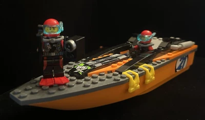 LEGO CITY POWERBOAT SET 60085-W/2 SCUBA DIVER MINIFIGS-LIFE VESTS,CAMERA &WRENCH - Image 1 of 4