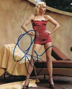 Gwen Stefani in Pin Up pose, Autographed - Picture 1 of 4