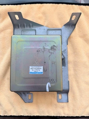 Módulo de control de transmisión Mitsubishi 3000GT 1997-1999 TCM TCU MD762044  Foto 1 de 4
