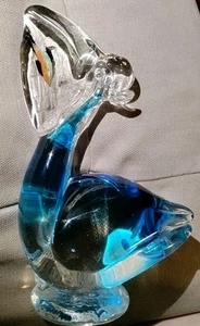 "Peces de vidrio soplado a mano estilo pelícano azul océano vintage de 9"" con pez en la boca" - Imagen 1 de 9