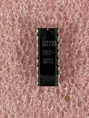 DEC8251 IC NSN 5962-01-039-3538 RARO OBSOLETO 16 PINES DIP SIGNATICS (LOTE DE 1) Foto 1 de 3