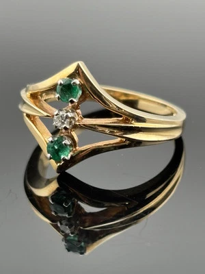 Anel de ouro amarelo 14k exclusivo com diamante e esmeralda aberto topo dividido RBC tamanho 6 kk? - Imagem 1 de 4