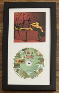Taylor Swift CUORE FIRMATO INCORNICIATO immagine rossa PSA DNA COA & Life Of A Showgirl CD - Foto 1 di 3