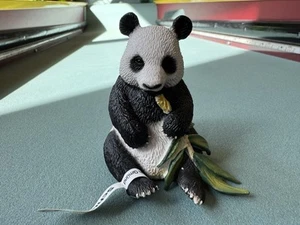 Schleich Riesenpanda frisst Bambus Figur 14664 Rentner Wildtiere 2011 Spielzeug mit Etikett - Bild 1 von 9