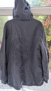 DISNEYLAND PARÍS PIRATAS DEL CARIBE EDICIÓN LIMITADA ABRIGO CON CAPUCHA TALLA GRANDE - Imagen 1 de 5