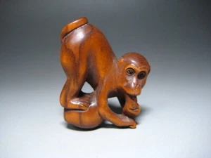Antique Japanese NETSUKE Monkey on Peach  -signed -okimono -rare from Japan - Picture 1 of 8