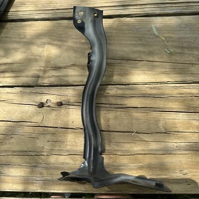 Soporte guardabarros delantero izquierdo Nissan Xterra 2000-2001 OEM Foto 1 de 4