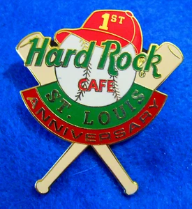 BATES DE BÉISBOL Y LOGOTIPO DE PELOTA CARDENALES 1er ANIVERSARIO DE ST LOUIS PIN Hard Rock Café - Imagen 1 de 1