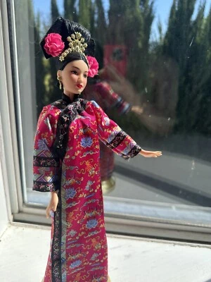 COLLECTABLE BARBIE DOLLS OF THE WORLD 'PRINCESS OF CHINA' FROM 2001 - Image 1 of 4