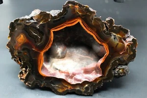Crater agate collector specimen (fluorescent) - Picture 1 of 7