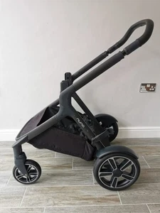 Nuna Demi Grow Chassis With Wheels Basket Caviar Black Very Good Cond - Picture 1 of 24