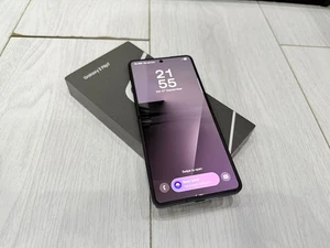 Samsung Galaxy Z Flip 7 SM-F766B - 512GB Jetblack - Unlocked - RRP £1,149! - Picture 1 of 8