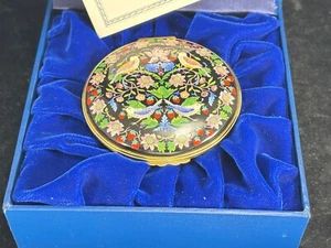Halcyon Days 31/4" Smalto Inglese - Ladro di Fragole - Music Box con Confezione Regalo Morris - Foto 1 di 15
