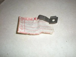 New NOS Genuine Kawasaki Engine Hood Lock Hook JS 350 JET SKI Pad Hood - Imagen 1 de 1