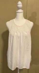 Top donna bianco senza maniche con occhielli scollo all'uncinetto marca OLD NAVY media M - Foto 1 di 5