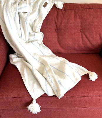 KOOLABURRA BY UGG HART BOUCIE TEJIDO BLANCO AZUL RAYA 50" X 70" TIRO Foto 1 de 4