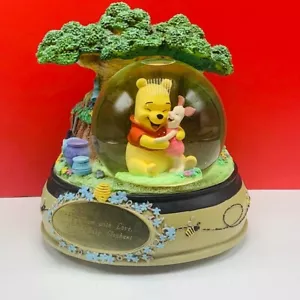 Globo di neve Winnie Pooh carillon musicale maialino Walt Disney Christopher Robin statuetta - Foto 1 di 7