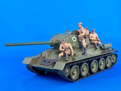 Built & Painted Tamiya 1/35 Soviet Army T34/85 with 6 figures F/S from Japan - Image 1 of 4