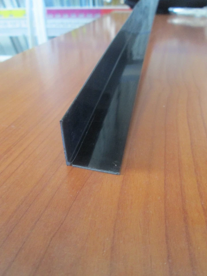 PROFILI IN PVC NERO OPACO ANGOLARE L 30X20X1 DA MT. 2 - Immagine 1 di 1