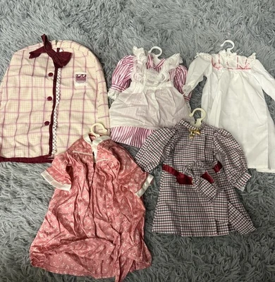 Lote De Ropa Y Accesorios Muñeca American Girl Pleasant Co De Colección 1986, 89 y 93 Foto 1 de 4