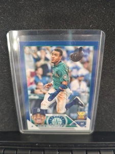 Topps Serie 1 2023 - Julio Rodriguez #330 Royal Blue Rookie Cup - Foto 1 di 2